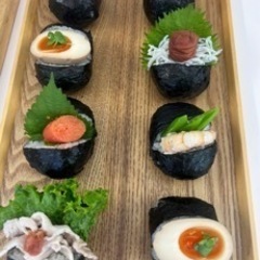 【4月29日募集】キッチンカーでのおむすび、唐揚げの販売の簡単なお仕事です。場所は基山です。久留米から送迎します。の画像