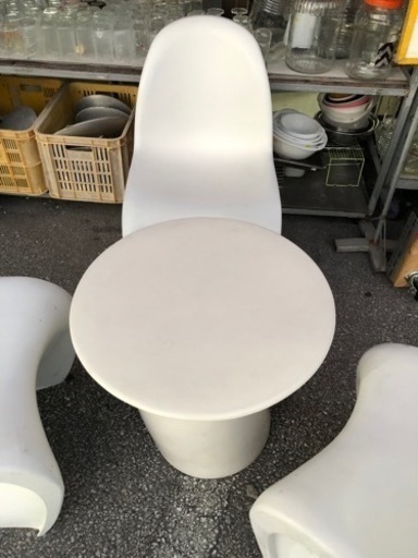 ☘️ガーデン用テーブル椅子4点セット☘️