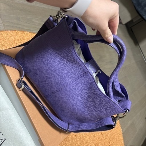 【未使用・美品】イタリアンレザーの2WAYバッグ(紫)