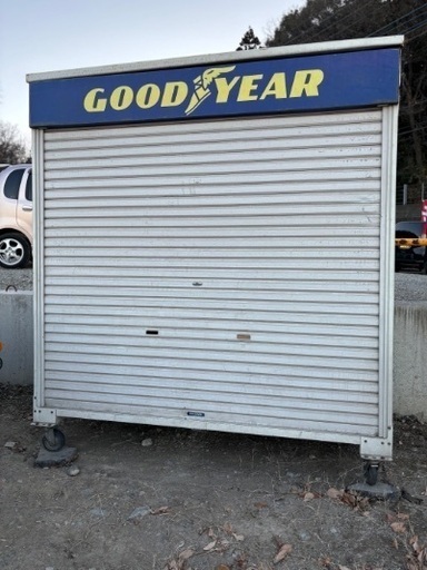 シャッター付き倉庫 中古 タイヤ