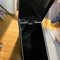 ゴミ箱の画像