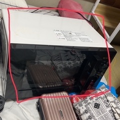 木目調のドレッサーと電子レンジの画像