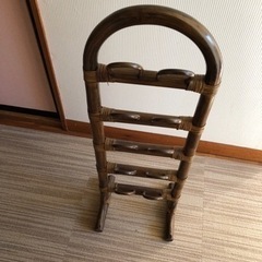 藤のスリッパラックの画像