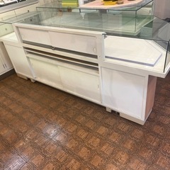 お店のアクセサリーケースの画像