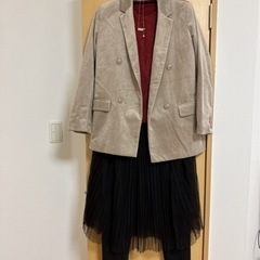 ダブルブレストジャケット　ウールセーターレッド　レースボリュームスカートの画像