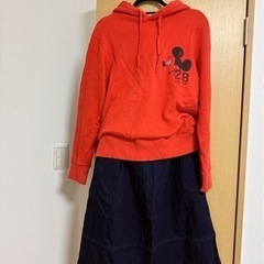 ユニクロ　スウェットシャツ　デニムスカート　2点セットの画像