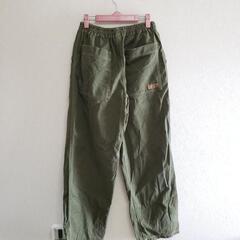 クロップドパンツ カーキ色 ジーンズ ストレート カジュアルパンツ ズボンの画像
