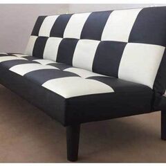 シンプルな合成皮革のソファーベッド　脚付き　新品　未開封品　ブラック色　ホワイト色　ツートンの画像