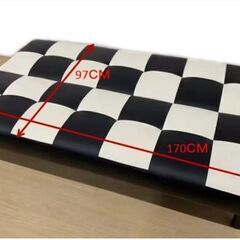 シンプルな合成皮革のソファーベッド　脚付き　新品　未開封品　ブラック色　ホワイト色　ツートンの画像