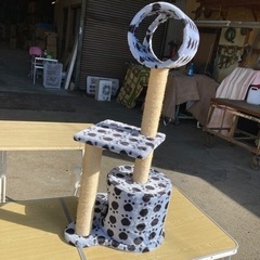 キャットタワー　高さ約1m  使用期間　短め