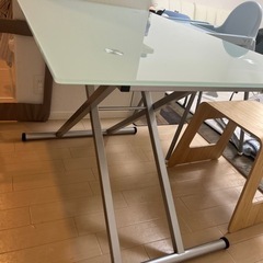 ニトリ　昇降式ガラステーブル　値下げしました！の画像