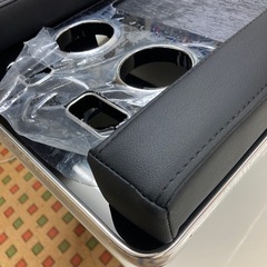 ハイエースDXセンターコンソール未使用品の画像