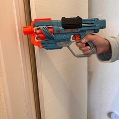 おもちゃ銃 2 丁の画像