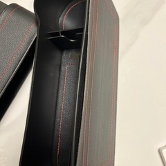 アウトレット‼️訳あり  ✨️新品 車用 サイド収納ボックス シートポケット カップホルダー 収納ボックスの画像