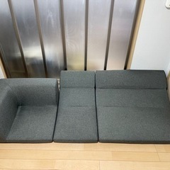 美品5000円に最終値下げ。締切2/10。最終値下げの理由は紹介文参照。セルタンおしゃれソファー 3人掛け、URL参照の画像