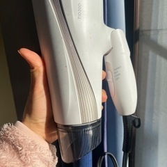 ホワイト　ヘアドライヤー　1200w