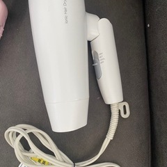 ホワイト　ヘヤドライヤー　1200wの画像