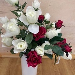 花瓶　造花　バラ　ばら　薔薇の画像