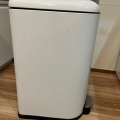 500円でシンプル可愛いゴミ箱の画像