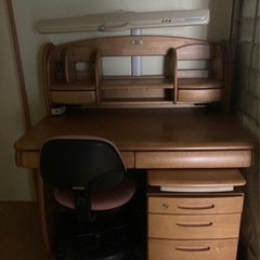 学習机と椅子の画像