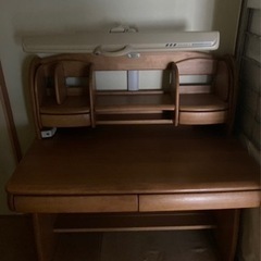 学習机と椅子の画像