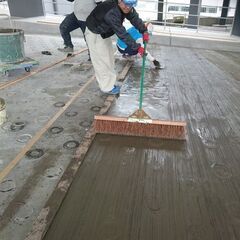 土間屋さん募集／入社祝金3万円あり／未経験1.3万、職長経験1.7万～の画像