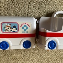 アンパンマン救急車の画像