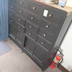 ⑥レトロモダン、黒のチェストの画像