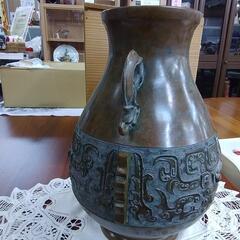 青銅花瓶  箱付  84685　値下げしましたの画像