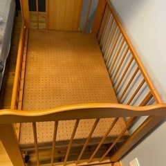 ベビーベッド（ディズニー柄、傷あり）