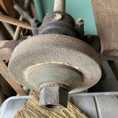 小屋にあった謎の砥石の画像
