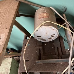 小屋にあった謎の砥石の画像