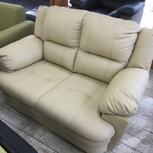 【✨かわいいベージュカラー❗️本革張り❗️コンパクトタイプ❗️❗️お部屋が明るくなります❗️✨】定価¥74,800円 ナフコ 2P本革