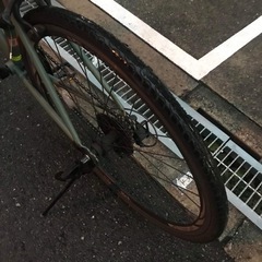 自転車 クロスバイク カーキの画像