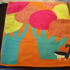 今治タオルハンカチ　各1枚200円　挿絵画家moritaMiW ×タオルメーカー楠橋紋織コラボブランド第2弾！ MiWさんのちょっと不思議であったかな絵がタオルやハンカチに映しだされます。 の画像