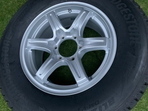 【新品未使用・2023年製造】ブリヂストン ブリザック DM-V3 265/65R17 ハイラックス　プラド