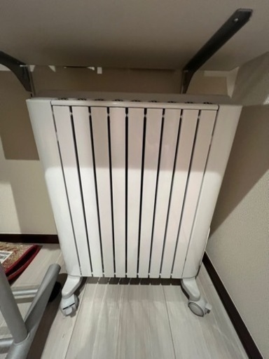 急募！！デロンギ オイルヒーター [RHJ75V0915-GY]※2/5.6取引可能な方値引きします。