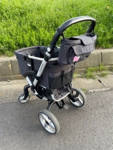 ピッコロカーネ ベント ペットカート 多機能 大容量収納 フレーム取り外し可 折りたたみ 折り畳み フード 日除け 正面 対面 多頭 ペットキャリー バギー Piccolo Cane VENTO