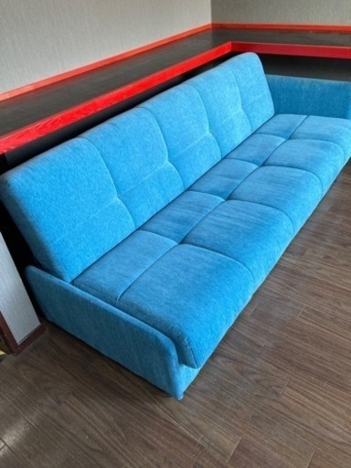 青が綺麗　三人かけソファ　ベットになれる