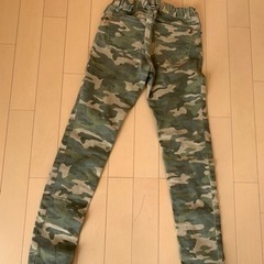 カモフラ柄デニムパンツ⭐︎150cmの画像