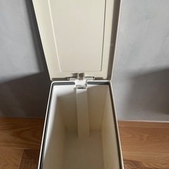 【0円】ペダル式20Lゴミ箱の画像