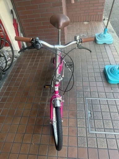 20インチ 外装6段変速付き折り畳み自転車 ピンク色