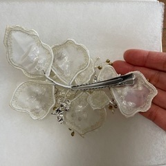 花嫁　髪飾りパールブライダルヘアアクセサリー髪飾りウェディング ティアラの画像