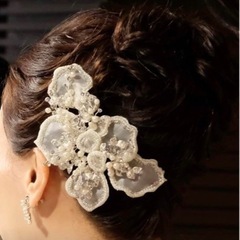 花嫁　髪飾りパールブライダルヘアアクセサリー髪飾りウェディング ティアラの画像