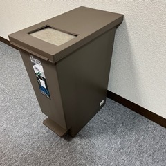 【お譲り先決まりました】ゴミ箱 カインズ ユニード プッシュ＆ペダル 20L ブラウンの画像