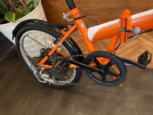 節約 【前輪タイヤ新品！】カゴ付き 6段変速20インチ折りたたみ自転車