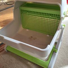 ペット用のトイレ　猫用　トイレ　半自動　中古　一部留具なし　傷汚...