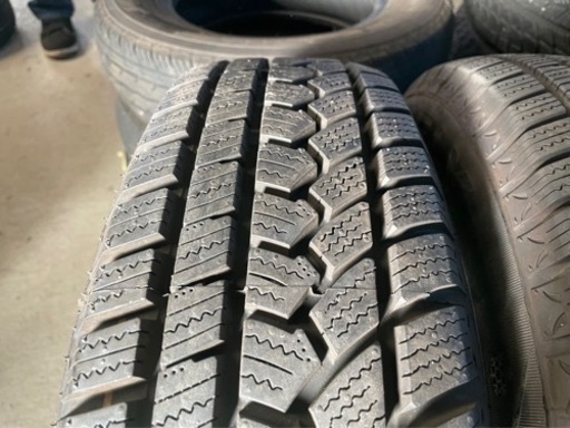 F0036 中古スタッドレスタイヤ ハイフライ ウィンター212 165/70R14 022年製造 4本