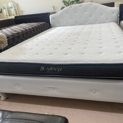 ダブルベッド　ホワイト　マットレス付きの画像