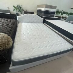 ダブルベッド　ホワイト　マットレス付き